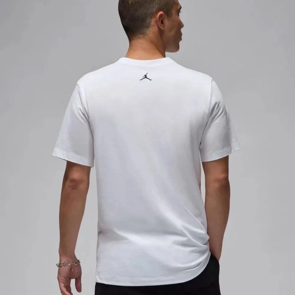 Nike Air Jordan Men's Active MJ Dot Graphic Short Sleeve T-Shirt Size Small